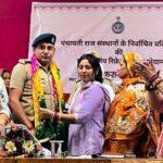 ईआर स्टाफ को समनित करते हुए