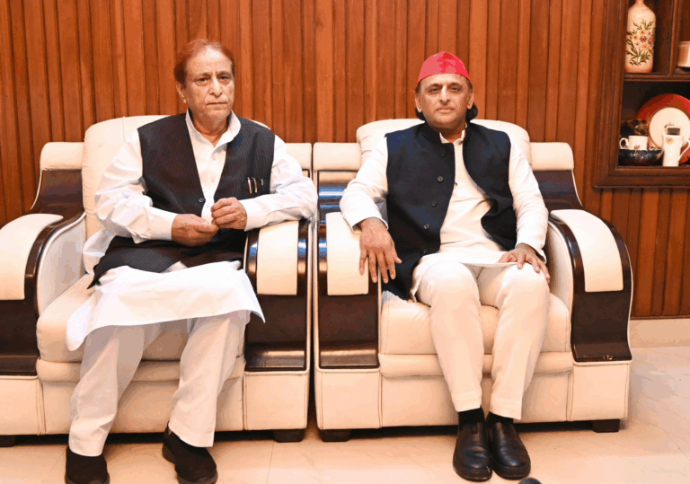 akhilesh with azam khan
